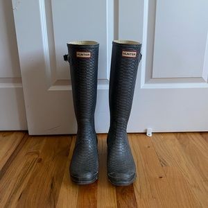 Hunter rain boots in grey croc
